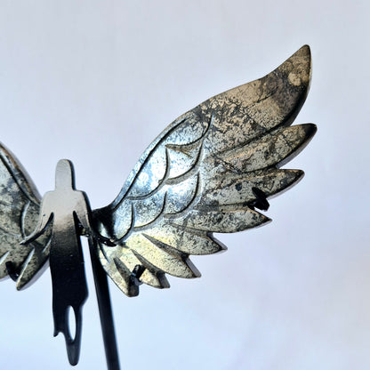 Große Flügel aus rosa Drusen-Amethyst-Edelstein auf goldenem Metallständer – Nr. 3