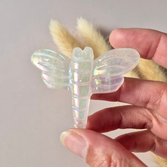Angel Aura Libelle 5 cm – Bergkristal crystal carving in diverse steensoorten Edelsteen