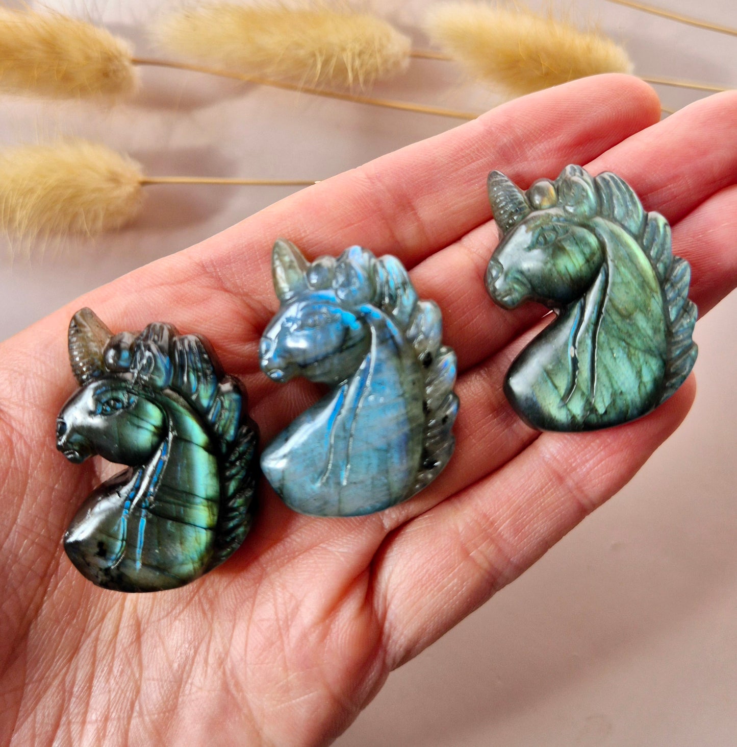 Labradoriet Unicorn – Edelsteen Carving met Flash (3,7 cm) Eenhoorn