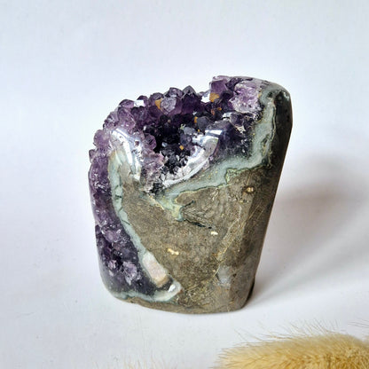 Edelsteen Gepolijste Amethist Geode van 560 gram – Spirituele Eyecatcher met Krachtige Energie