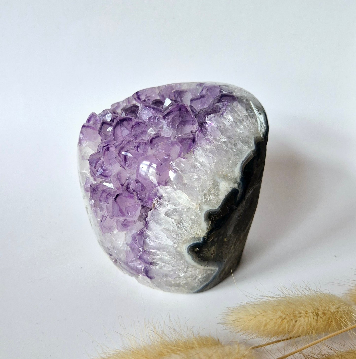 Edelsteen Gepolijste Amethist Geode van 757gram – Spirituele Eyecatcher met Krachtige Energie
