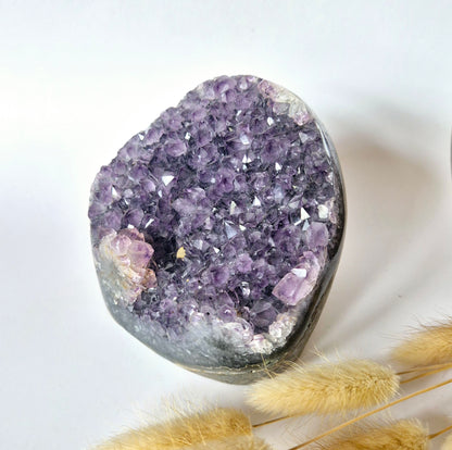 Edelsteen Gepolijste Amethist Geode van 863gram – Spirituele Eyecatcher met Krachtige Energie