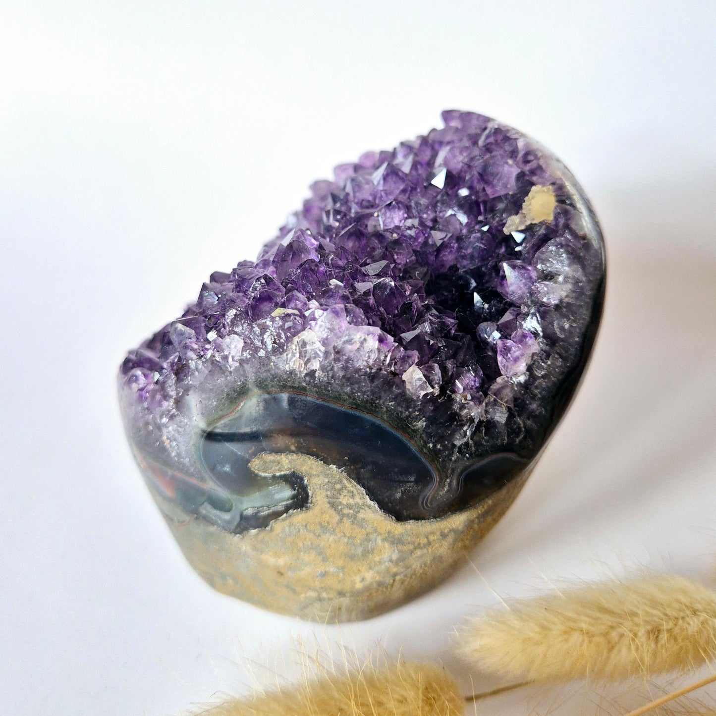 Edelsteen Gepolijste Amethist Geode van 702gram – Spirituele Eyecatcher met Krachtige Energie