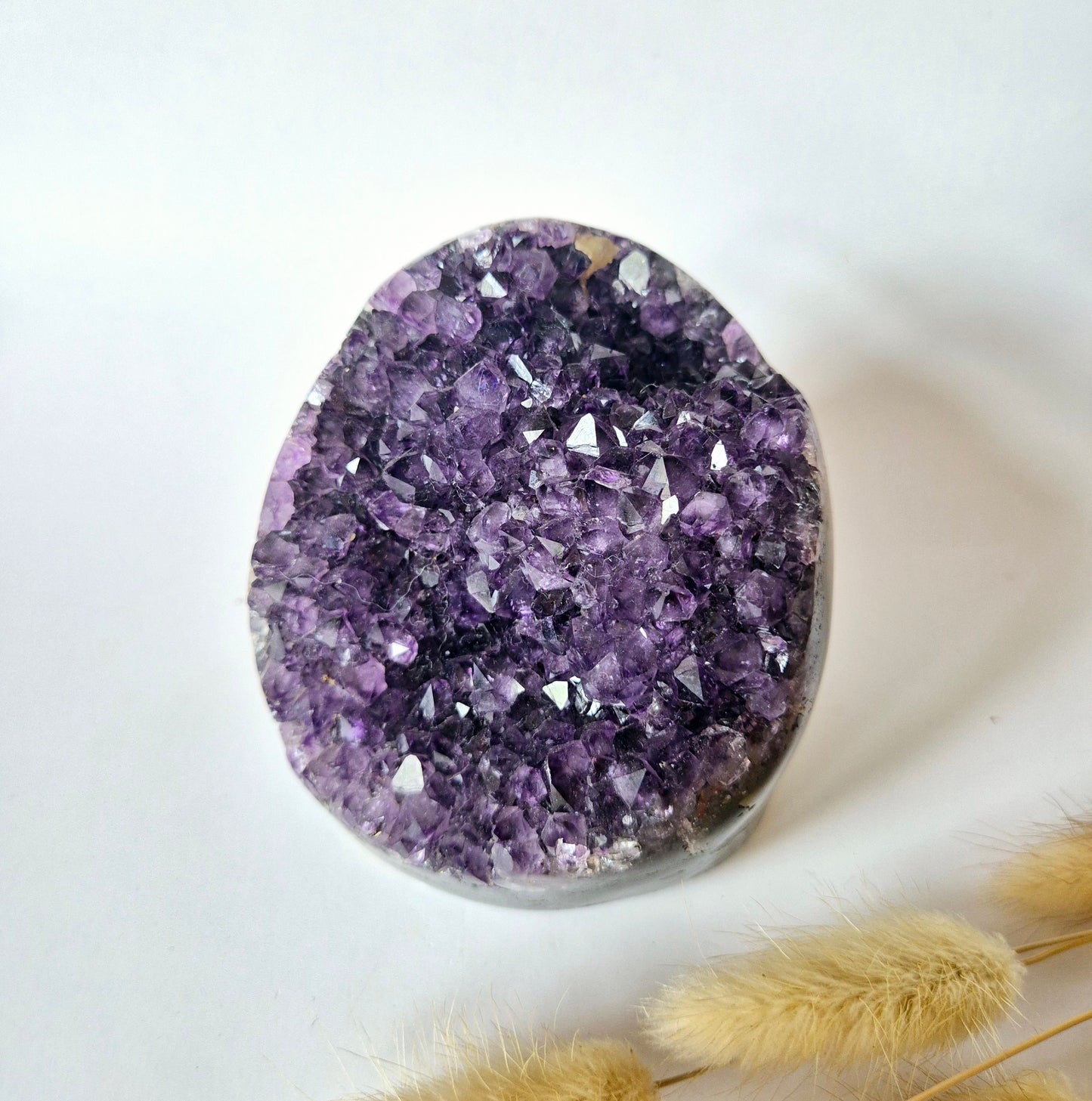 Edelsteen Gepolijste Amethist Geode van 702gram – Spirituele Eyecatcher met Krachtige Energie