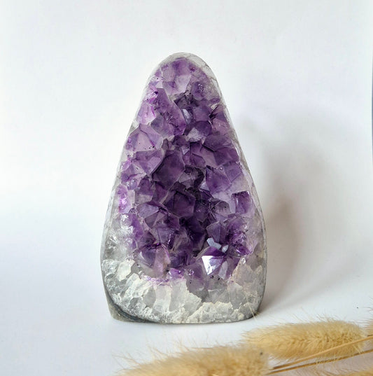 Edelsteen Gepolijste Amethist Geode van 814gram – Spirituele Eyecatcher met Krachtige Energie