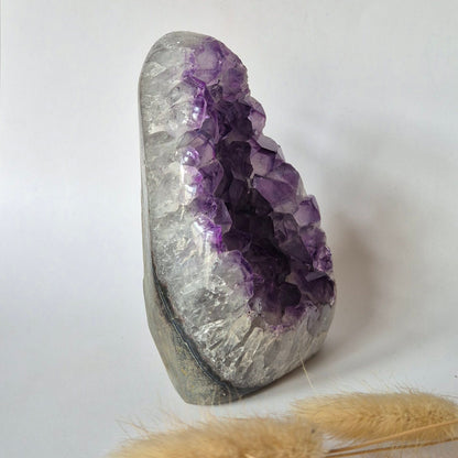 Edelsteen Gepolijste Amethist Geode van 814gram – Spirituele Eyecatcher met Krachtige Energie
