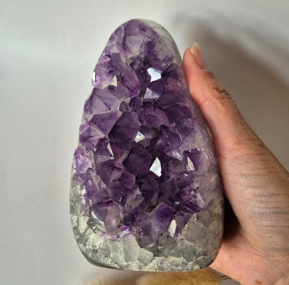 Edelsteen Gepolijste Amethist Geode van 814gram – Spirituele Eyecatcher met Krachtige Energie