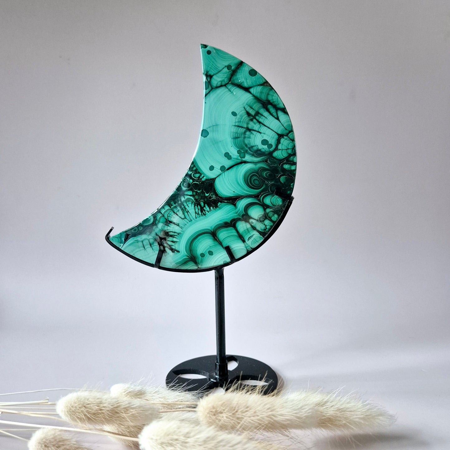 AA+ High‑quality Malachiet Maan op Standaard – 228g | Transformatie & Bescherming