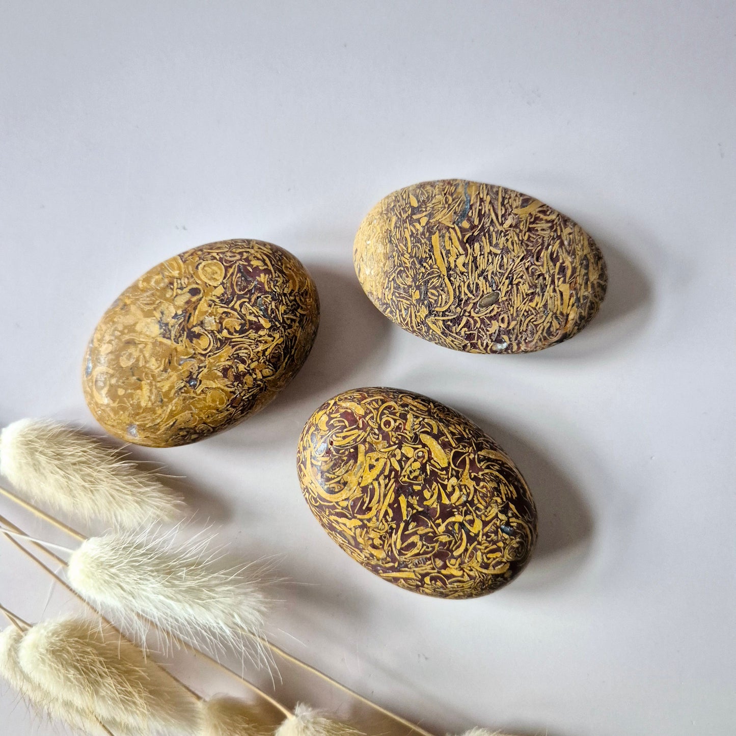 Gemstone Rose Quartz Palmstone (6-8 cm) – Love &amp; Harmony Handstone worrystone worrystone