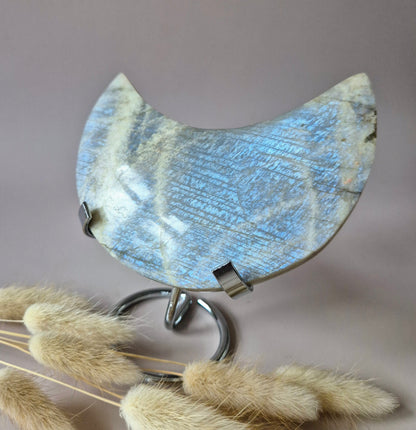 Edelstein Blauer Mondstein Mond auf Ständer 6-8cm mit schönem Blitz
