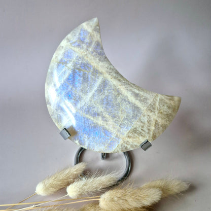 Edelstein Blauer Mondstein Mond auf Ständer 6-8cm mit schönem Blitz