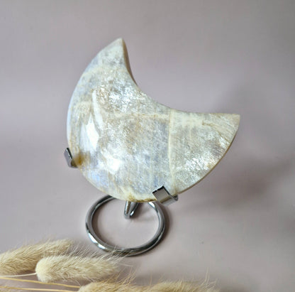 Edelstein Blauer Mondstein Mond auf Ständer 6-8cm mit schönem Blitz