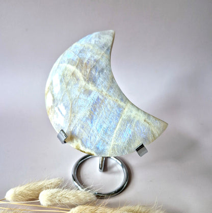 Edelstein Blauer Mondstein Mond auf Ständer 6-8cm mit schönem Blitz