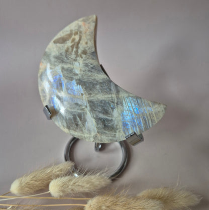 Edelstein Blauer Mondstein Mond auf Ständer 6-8cm mit schönem Blitz
