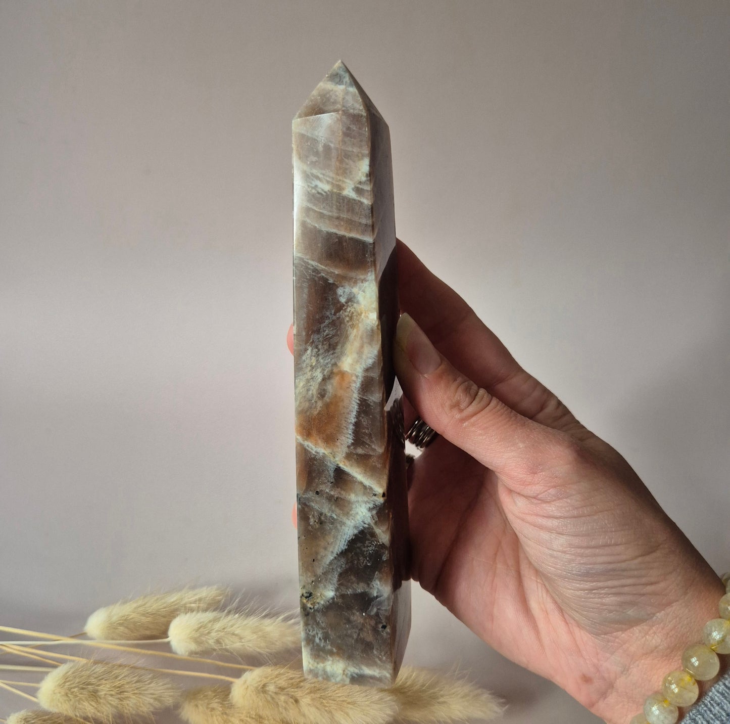 Moonstone–Sunstone Toren – 300 g – Maansteen Edelsteen Toren met gouden flash