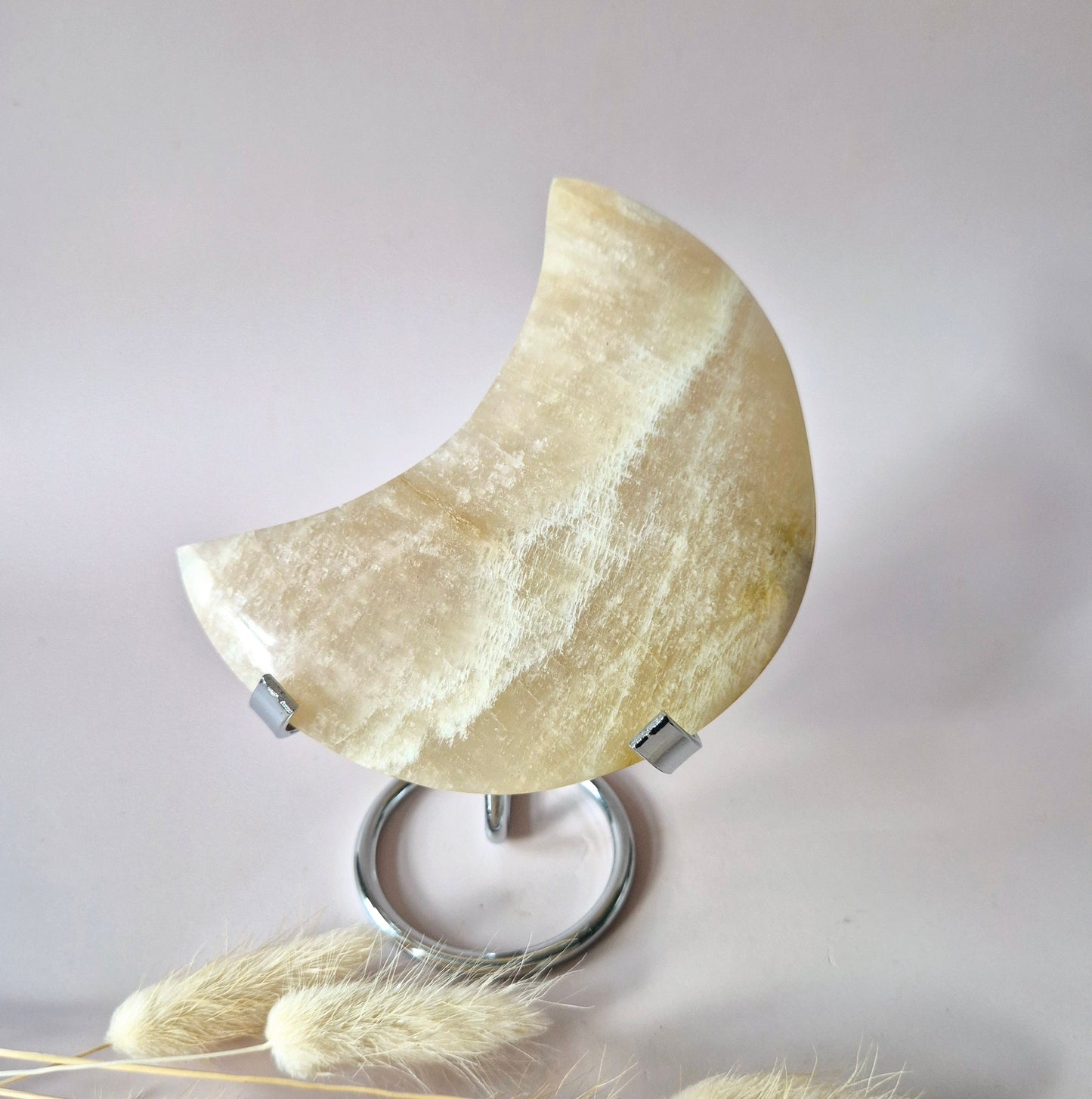 XL Blauwe maansteen maan op metalen standaard – 300g | Steen van vrouwelijke energie & intuïtie