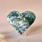 Edelstein Druzy Moosachat Herz auf Metallständer – Nr. 93 230 Gramm