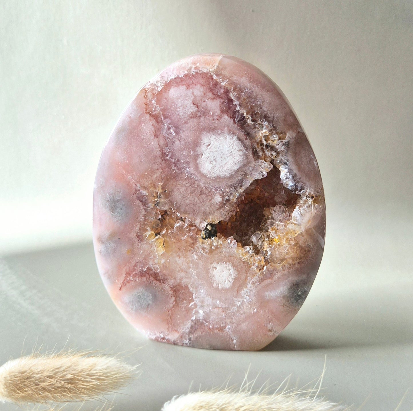 Pink Amethist geode 400 gram – roze kristal met druzy en bloemachtige patronen – Moonlight Gemstones