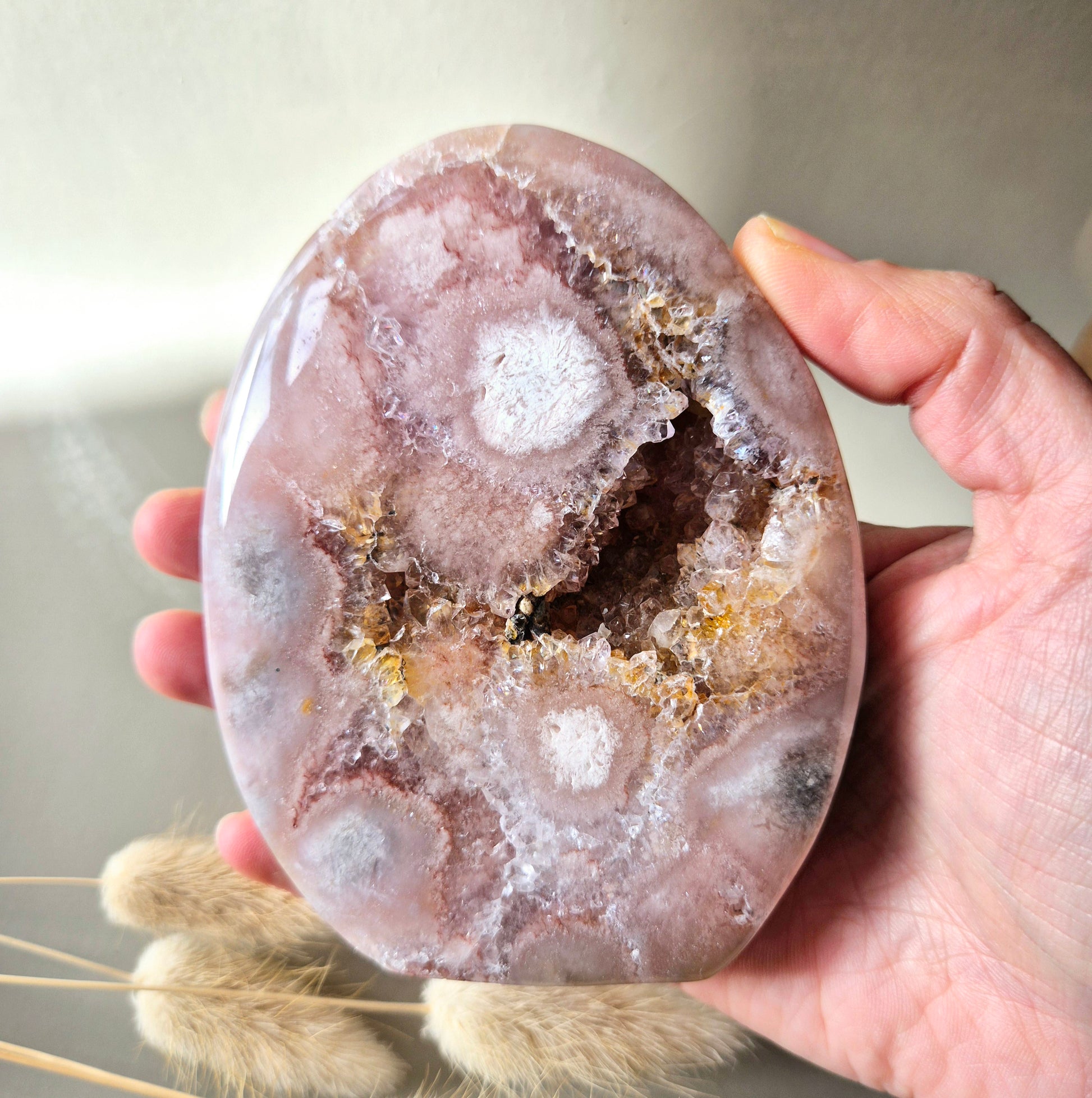 Pink Amethist geode 400 gram – roze kristal met druzy en bloemachtige patronen – Moonlight Gemstones