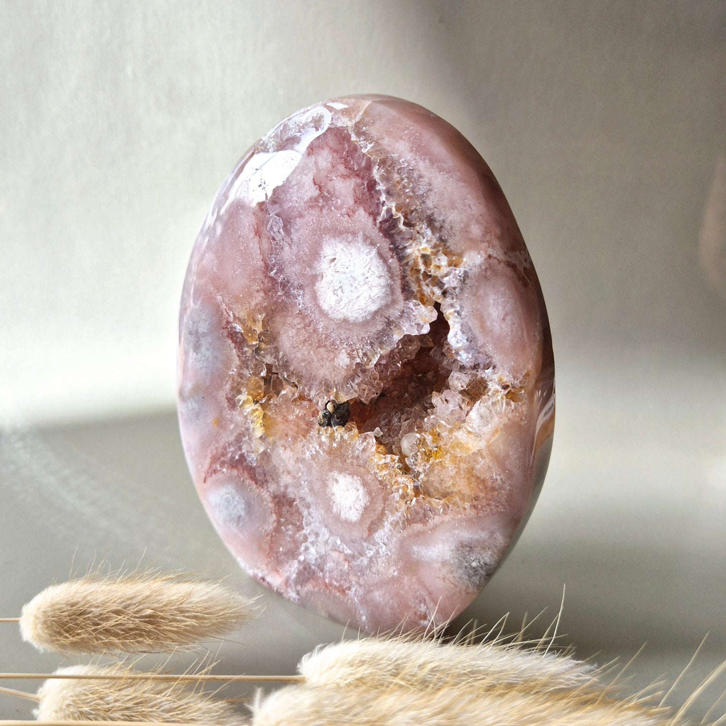 Pink Amethist geode 400 gram – roze kristal met druzy en bloemachtige patronen – Moonlight Gemstones