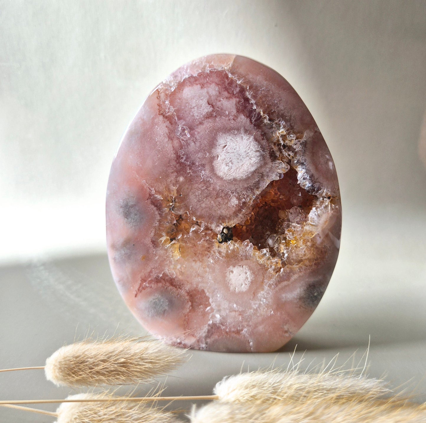Pink Amethist geode 400 gram – roze kristal met druzy en bloemachtige patronen – Moonlight Gemstones