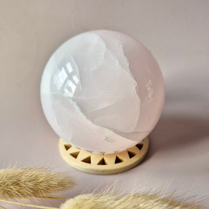 XL Pink Calcite Kristallen Bol 72mm  – (545gram) Statement piece Roze Calciet UV reactief Sphere