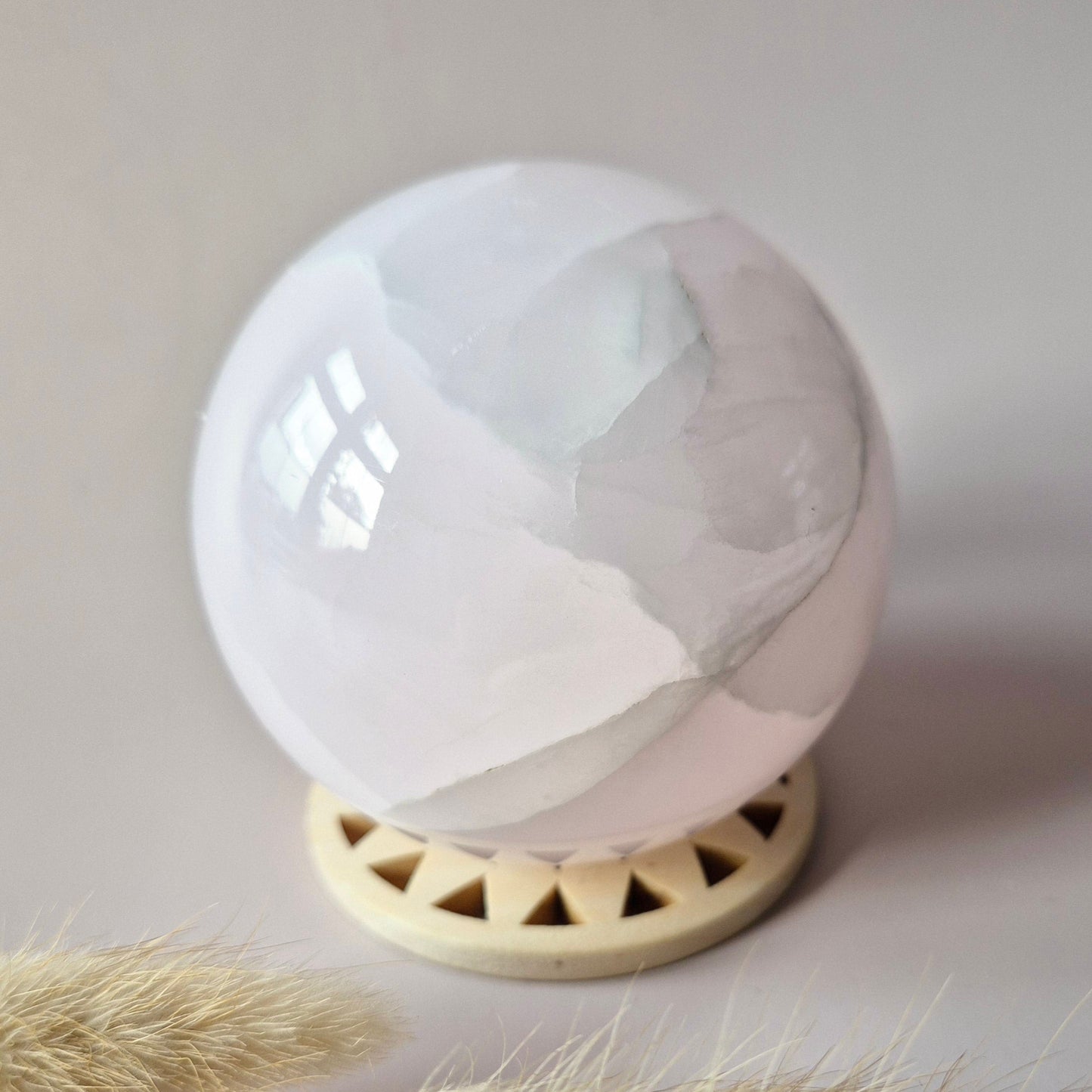 XL Pink Calcite Kristallen Bol 72mm  – (545gram) Statement piece Roze Calciet UV reactief Sphere