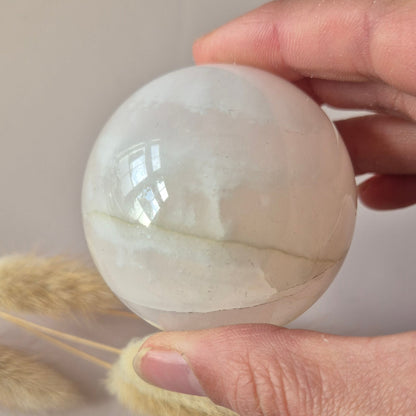 XXL Rosa Calcit Kristallkugel – 13-14 cm (3259 Gramm) Statement-Stück Rosa Calcit UV-reaktive Kugel