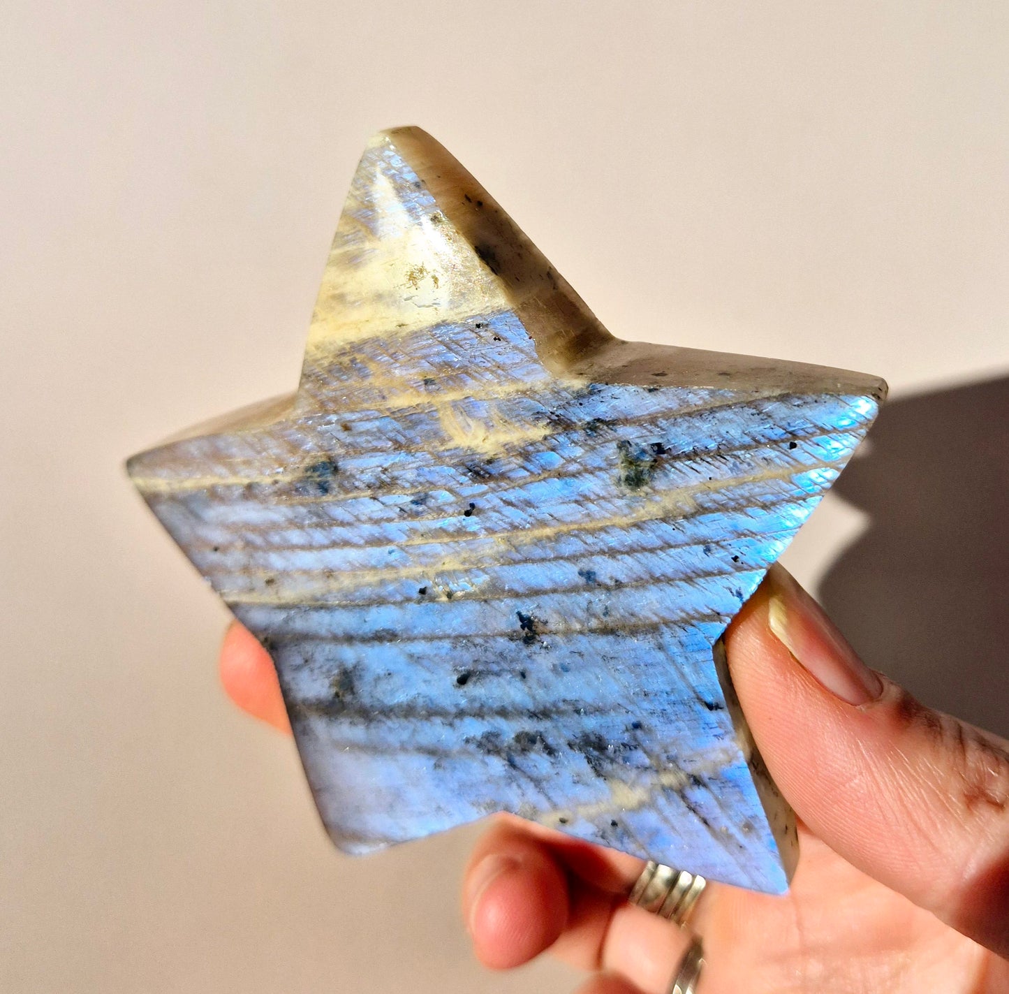 Edelsteen Flashy Blauwe Maansteen Ster – Premium Flash (7–8 cm)