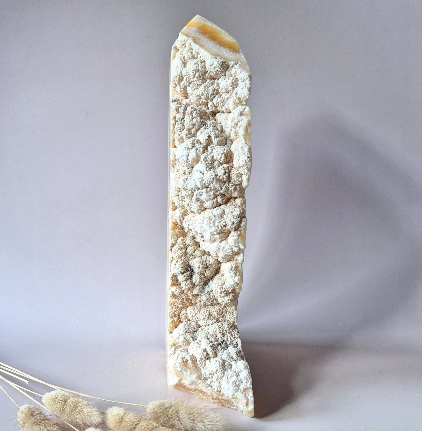 XXL Gele Calciet Toren – Half Ruw, Half Gepolijst 2700g - Uniek statement piece