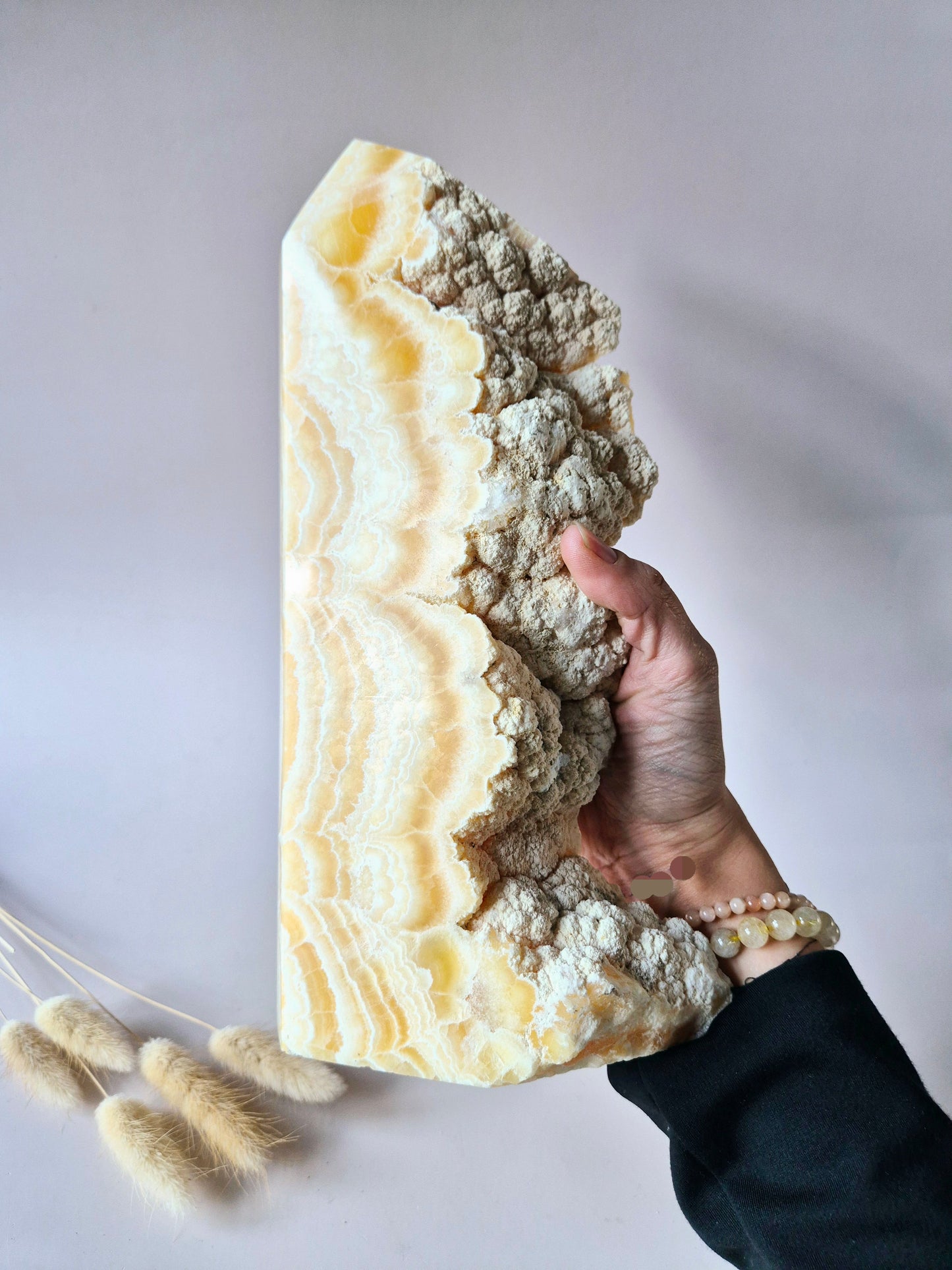 XXL Gele Calciet Toren – Half Ruw, Half Gepolijst 2700g - Uniek statement piece