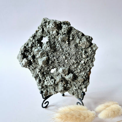 Edelstein Lila Labradorit Herz Palmstein – Intuition, Schutz &amp; Mystische Kraft