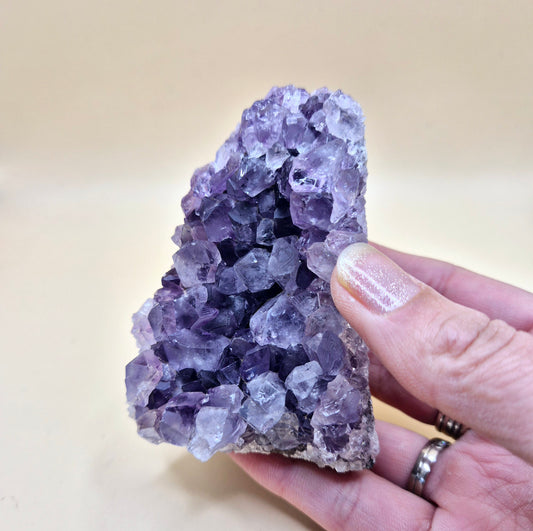 Edelsteen Gepolijste Amethist Geode van 187gram – Spirituele Eyecatcher met Krachtige Energie