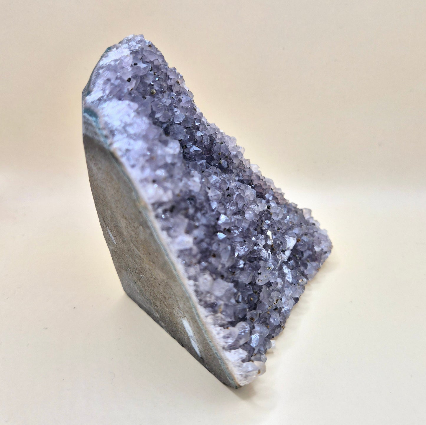 Edelsteen Gepolijste Amethist Geode van 444gram – Spirituele Eyecatcher met Krachtige Energie