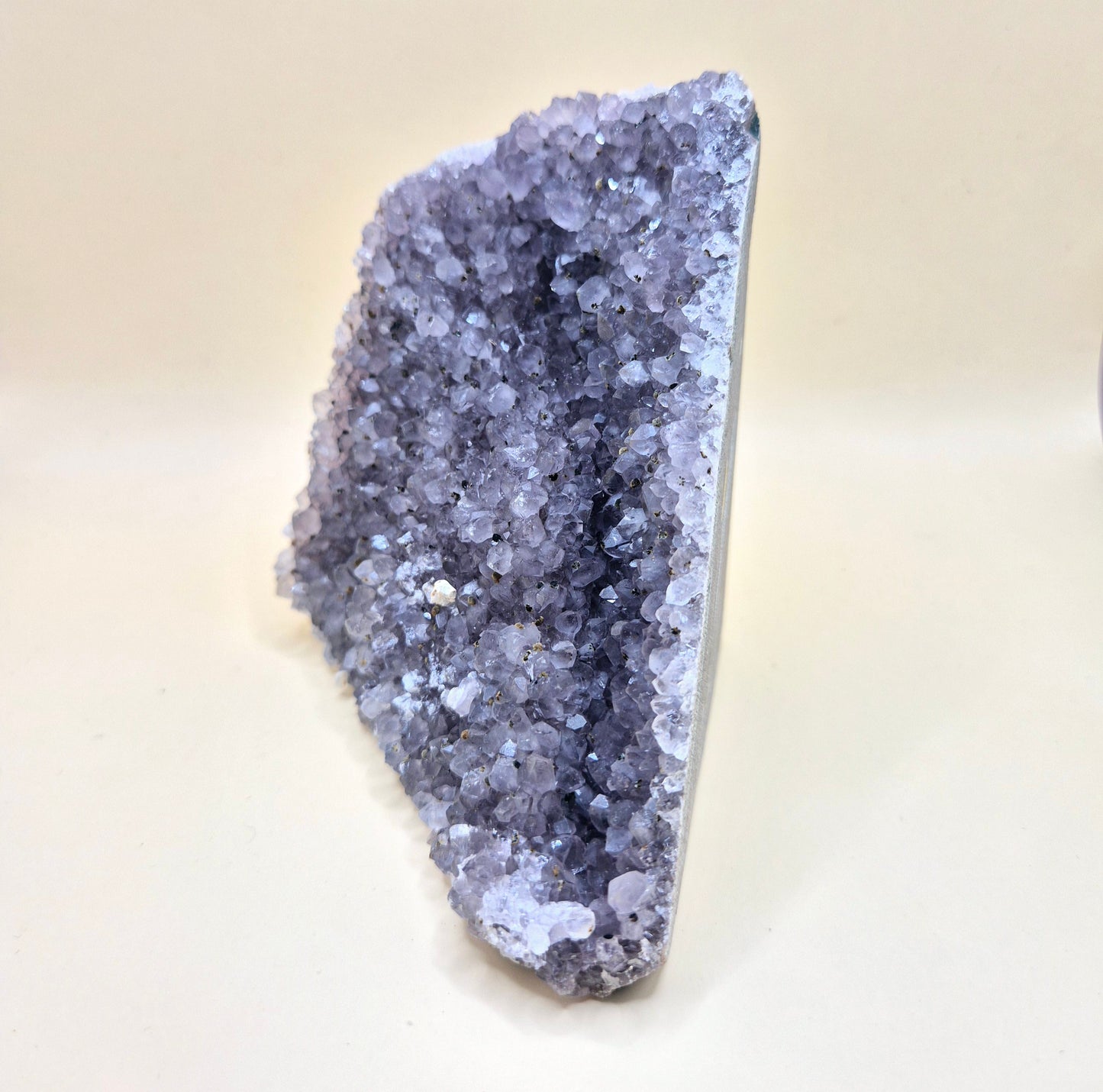 Edelsteen Gepolijste Amethist Geode van 444gram – Spirituele Eyecatcher met Krachtige Energie