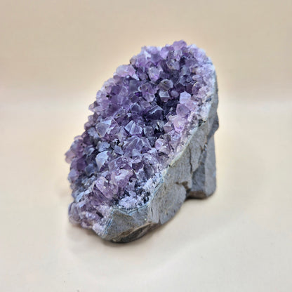 Edelsteen Gepolijste Amethist Geode van 383gram – Spirituele Eyecatcher met Krachtige Energie
