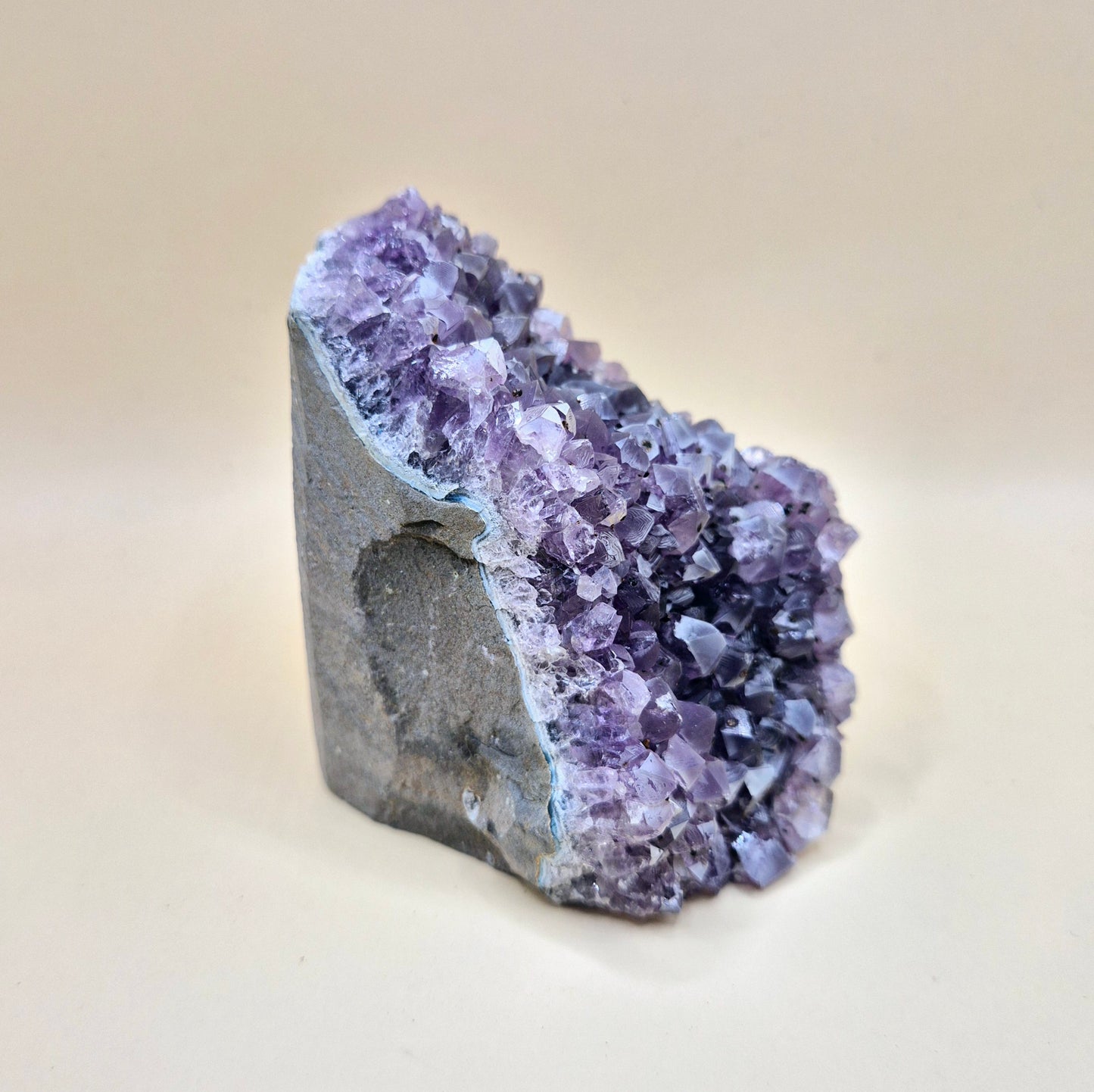 Edelsteen Gepolijste Amethist Geode van 383gram – Spirituele Eyecatcher met Krachtige Energie