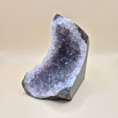 Edelsteen Gepolijste Amethist Geode van 394gram – Spirituele Eyecatcher met Krachtige Energie