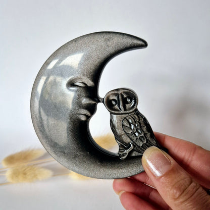 Edelsteen Carving – Silver Obsidiaan Maan & Uil (10–12 cm)
