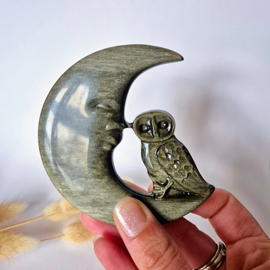 Edelsteen Carving – Golden Obsidiaan Maan & Uil (10–12 cm)