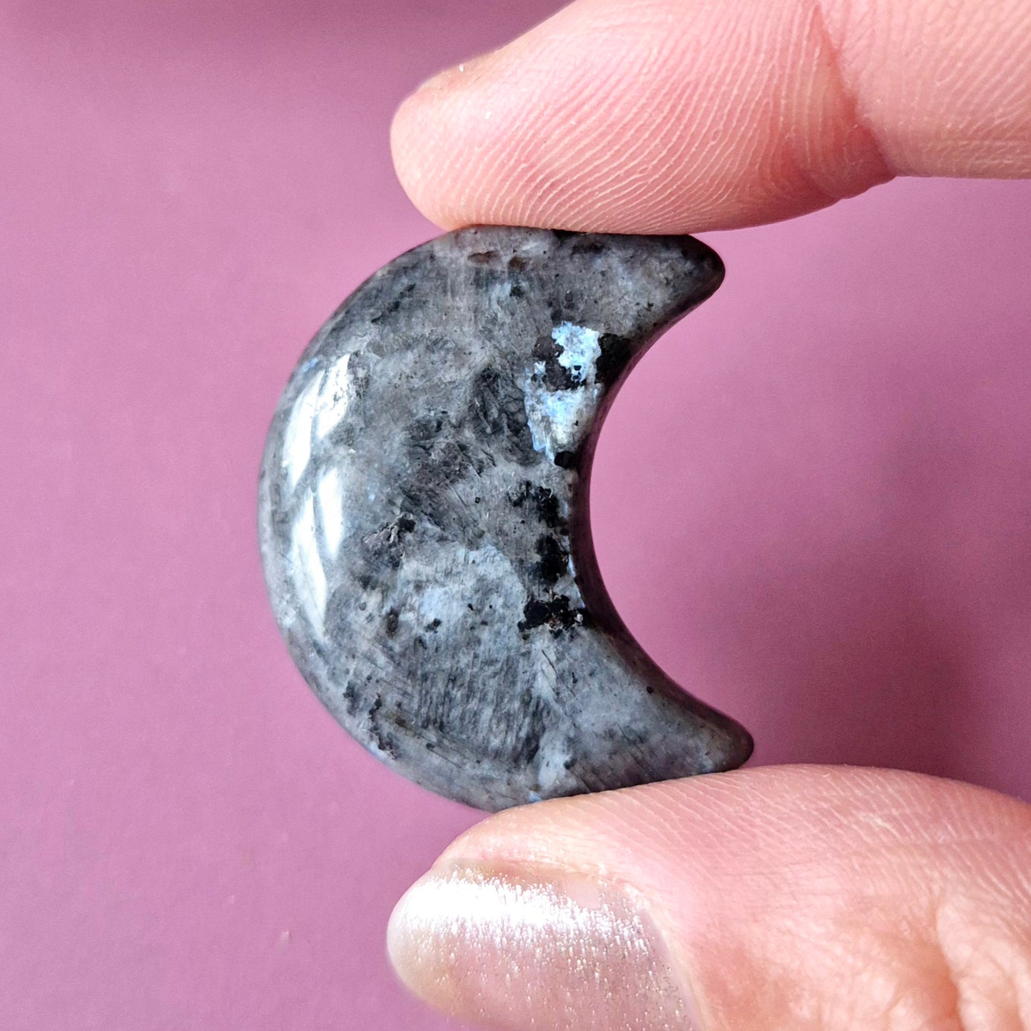 Grauer Seidenachat Palmstein Herz 5cm – Handstein Sorgenstein