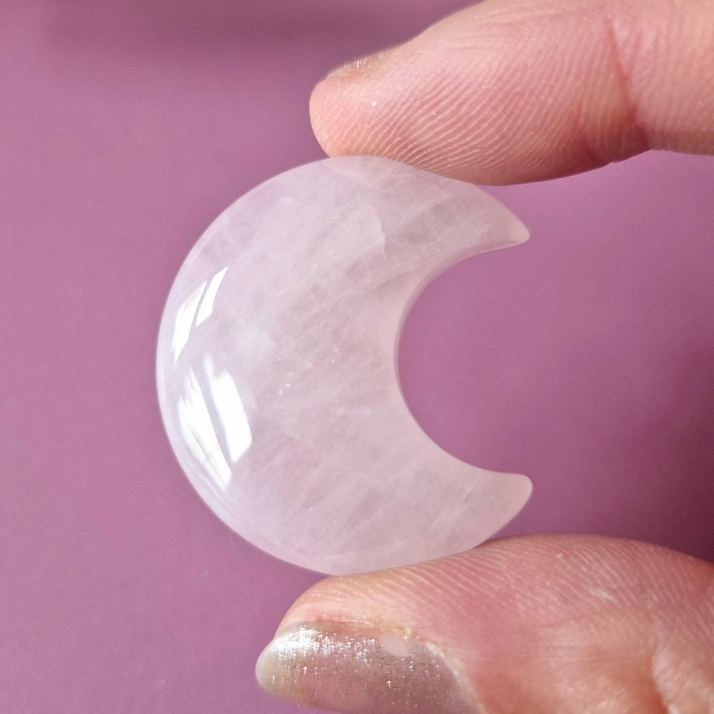 Edelsteen Maan 3cm Rozenkwarts – Handsteen worrystone zorgensteen Palmsteen spiritueel cadeau