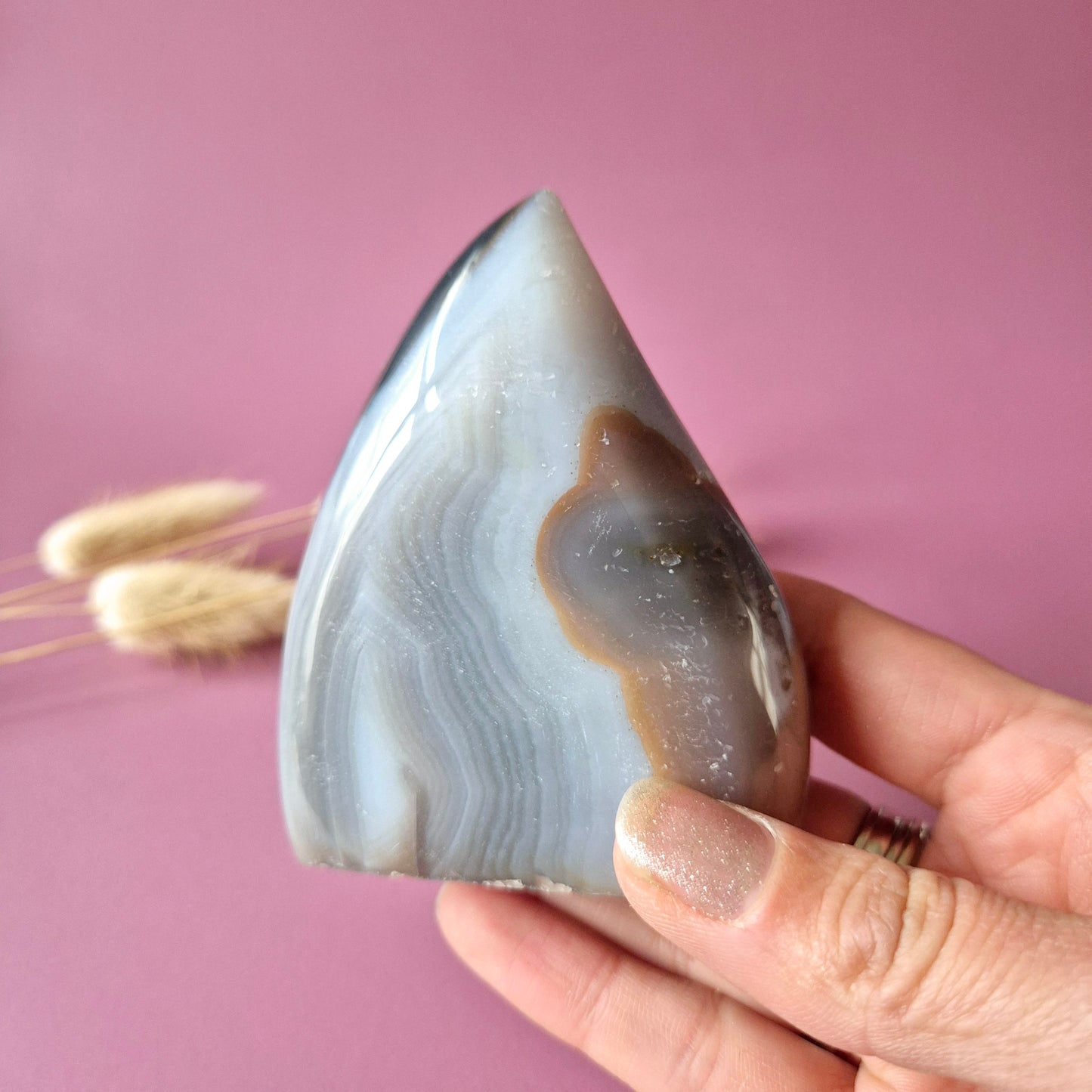 Druzy Grauer Achat - Tropfenförmiger stehender Edelsteinkristall - Nr. 12. 86 Gramm