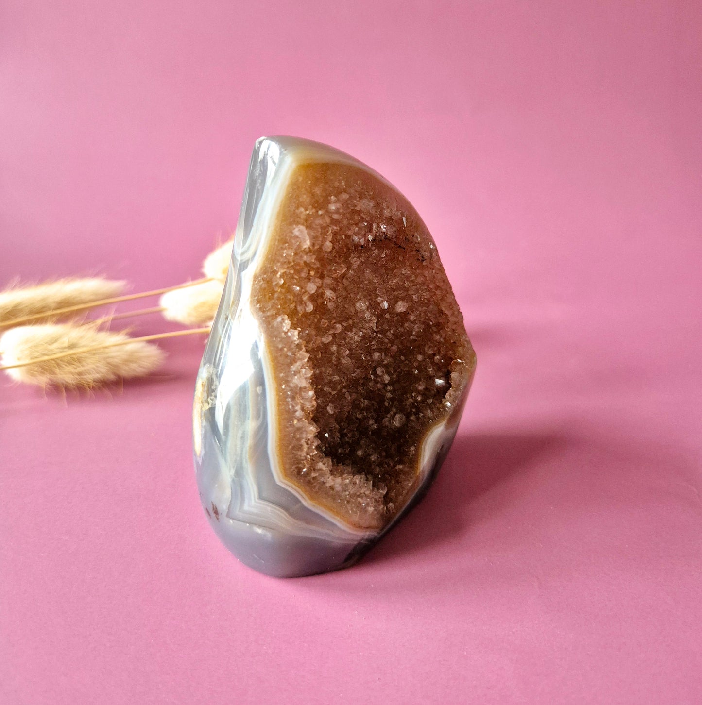 Druzy Grauer Achat - Tropfenförmiger stehender Edelsteinkristall - Nr. 12. 86 Gramm