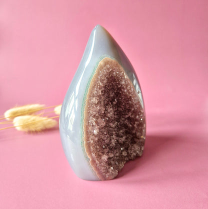 Druzy Grauer Achat - Tropfenförmiger stehender Edelsteinkristall - Nr. 12. 86 Gramm