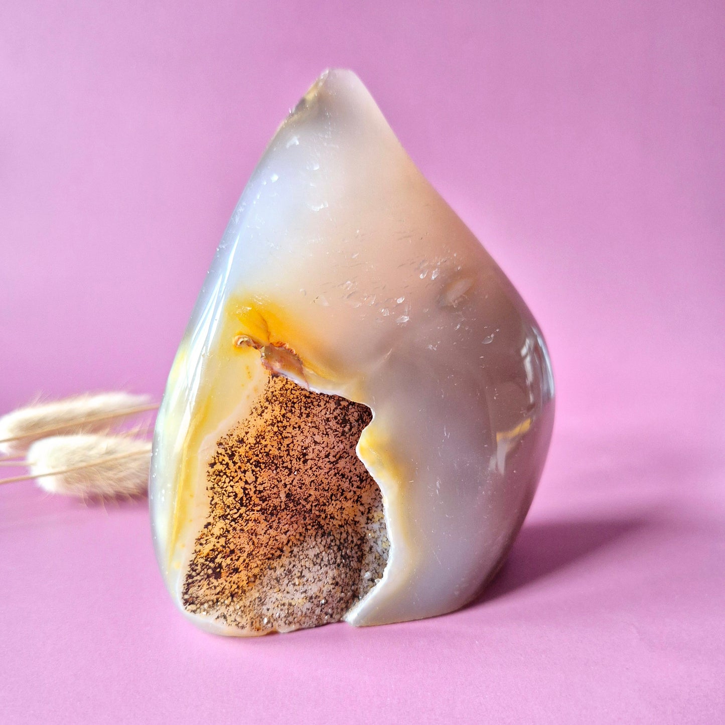 Druzy Grauer Achat - Tropfenförmiger stehender Edelsteinkristall - Nr. 12. 86 Gramm