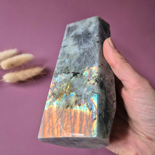 XL-Edelstein-Obeliskenturm aus Labradorit – 300 g – 10,6 cm | Super-Flash-Alarm!