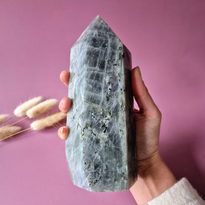 XL-Edelstein-Obeliskenturm aus Labradorit – 300 g – 10,6 cm | Super-Flash-Alarm!