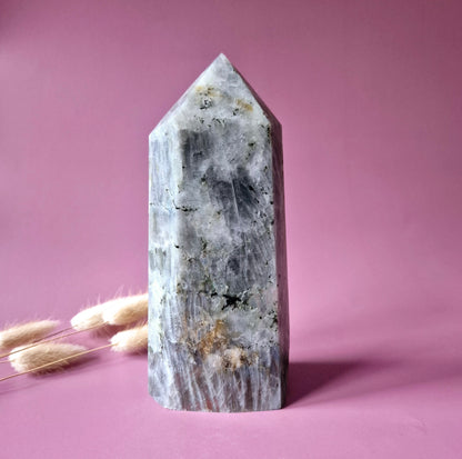 XL-Edelstein-Obeliskenturm aus Labradorit – 300 g – 10,6 cm | Super-Flash-Alarm!
