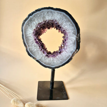 Edelsteen XXL Amethist–Agaat Ring op Metalen Standaard (2400 g)